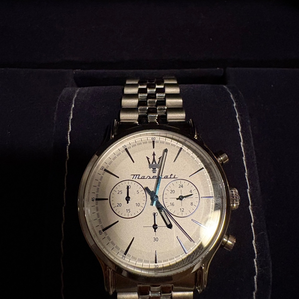 Maserati Epoca Silver Stainless Steel Strap Men Watch R8873618034 - Picture 2 of 3